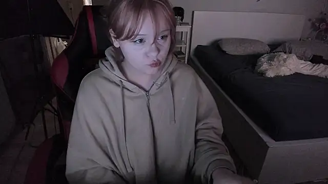 Snapshot of LisaLaas chatting on February 13, 2025, 8:24 pm LisaLaas online show from February 13, 2025, 8:24 pm