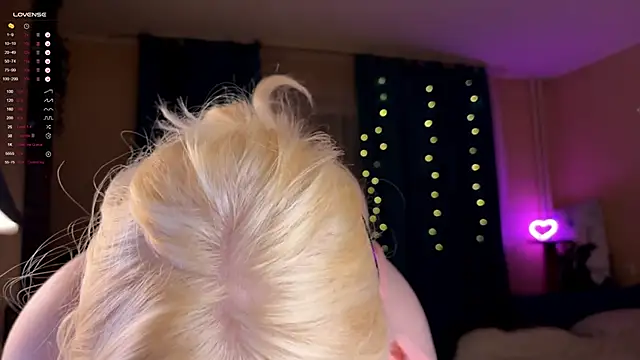 Snapshot of LisaLaas chatting on September 18, 2025, 9:39 pm LisaLaas online show from September 18, 2025, 9:39 pm