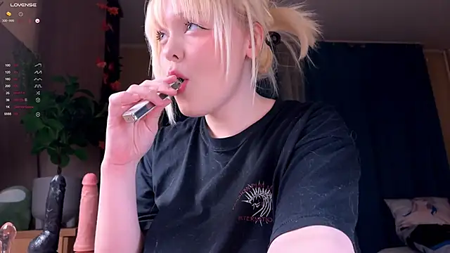 LisaLaas online show from December 13, 2025, 10:04 pm