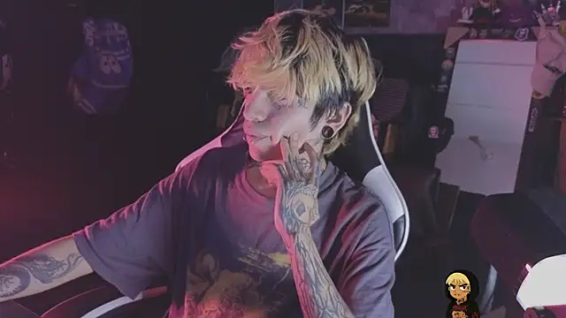 AcidMilo online show from May 21, 2026, 3:35 am