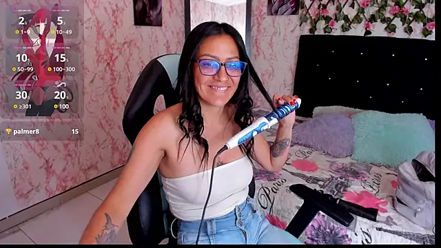 Snapshot of alma_blue chatting on December 6, 2024, 11:03 pm alma blue online show from December 6, 2024, 11:03 pm