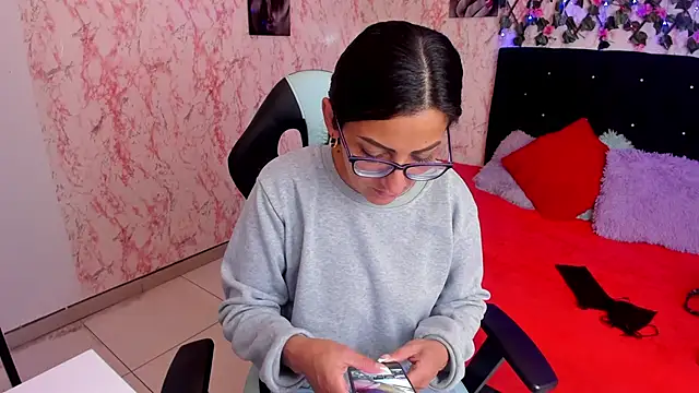 Snapshot of alma_blue chatting on December 31, 2024, 4:35 pm alma blue online show from December 31, 2024, 4:35 pm