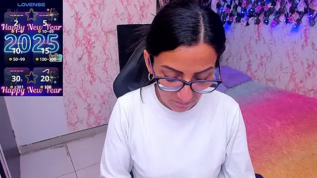 Snapshot of alma_blue chatting on January 6, 2025, 9:00 pm alma blue online show from January 6, 2025, 9:00 pm