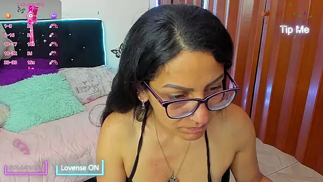 alma blue online show from November 21, 2025, 10:52 pm