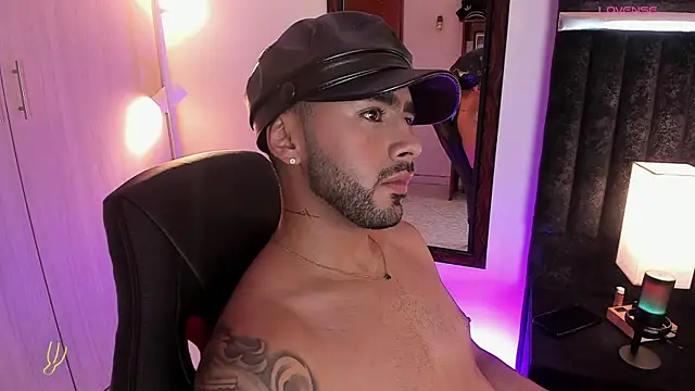 Snapshot of ItsMeEros chatting on November 8, 2025, 11:36 pm ItsMeEros online show from November 8, 2025, 11:36 pm