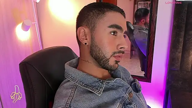 Snapshot of ItsMeEros chatting on November 13, 2025, 11:25 pm ItsMeEros online show from November 13, 2025, 11:25 pm