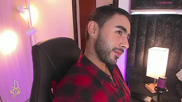 Snapshot of ItsMeEros chatting on November 25, 2025, 10:21 pm ItsMeEros online show from November 25, 2025, 10:21 pm