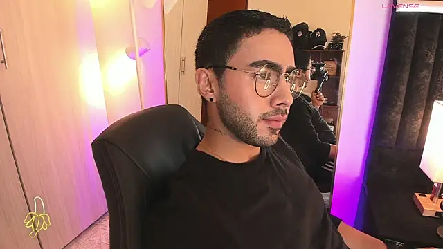 Snapshot of ItsMeEros chatting on December 4, 2025, 4:27 pm ItsMeEros online show from December 4, 2025, 4:27 pm