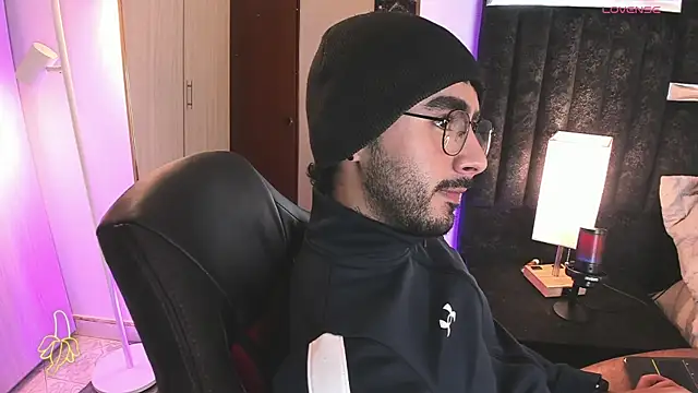 ItsMeEros online show from April 13, 2026, 11:10 pm