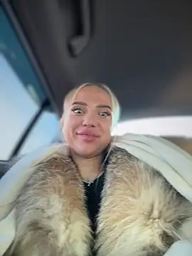 pinkstar  online show from December 1, 2025, 4:50 am