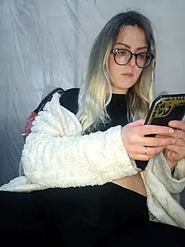 dolcehelena993 online show from February 21, 2026, 3:13 pm