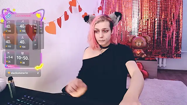 Littlepinkcat online show from February 22, 2026, 7:40 am