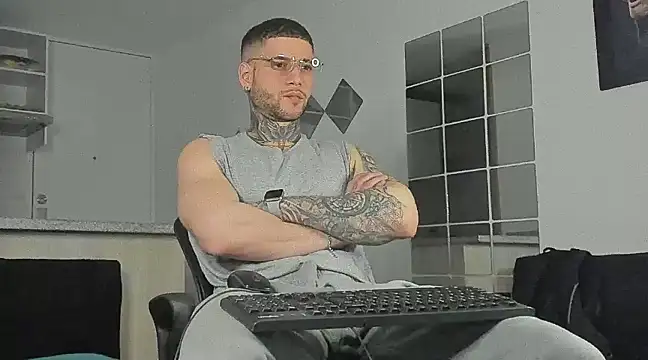 Snapshot of _jamesleandros1 chatting on December 28, 2024, 2:01 am  jamesleandros1 online show from December 28, 2024, 2:01 am