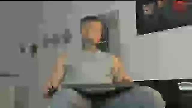 Snapshot of _jamesleandros1 chatting on March 2, 2025, 5:01 am  jamesleandros1 online show from March 2, 2025, 5:01 am