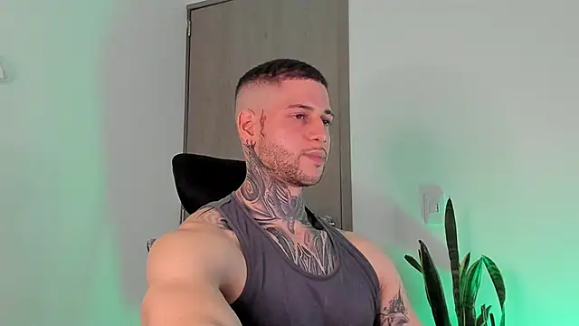  jamesleandros1 online show from February 4, 2026, 4:07 am