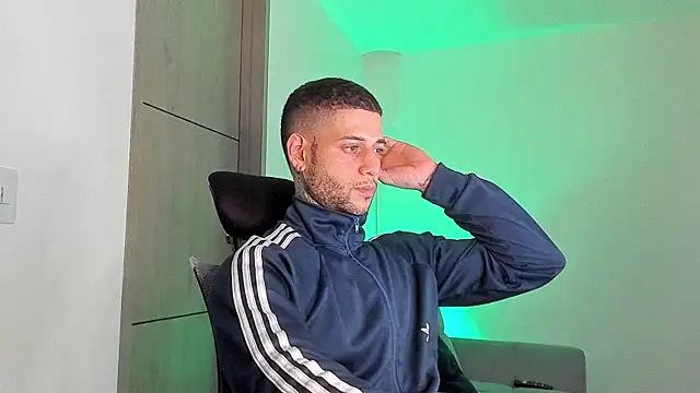  jamesleandros1 online show from April 23, 2026, 3:30 am