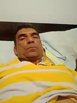 Snapshot of Daddy1972 chatting on December 11, 2024, 5:10 am Daddy1972 online show from December 11, 2024, 5:10 am