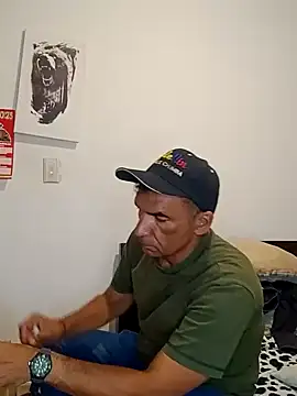 Snapshot of Daddy1972 chatting on February 2, 2025, 10:28 pm Daddy1972 online show from February 2, 2025, 10:28 pm