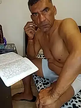 Snapshot of Daddy1972 chatting on February 5, 2025, 1:22 pm Daddy1972 online show from February 5, 2025, 1:22 pm