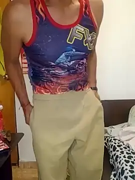 Snapshot of Daddy1972 chatting on February 7, 2025, 5:10 am Daddy1972 online show from February 7, 2025, 5:10 am