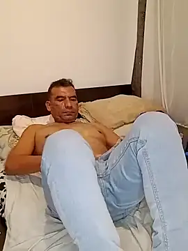 Snapshot of Daddy1972 chatting on February 13, 2025, 8:03 pm Daddy1972 online show from February 13, 2025, 8:03 pm