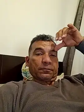 Snapshot of Daddy1972 chatting on February 14, 2025, 3:22 am Daddy1972 online show from February 14, 2025, 3:22 am