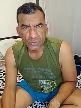 Snapshot of Daddy1972 chatting on February 14, 2025, 8:37 pm Daddy1972 online show from February 14, 2025, 8:37 pm