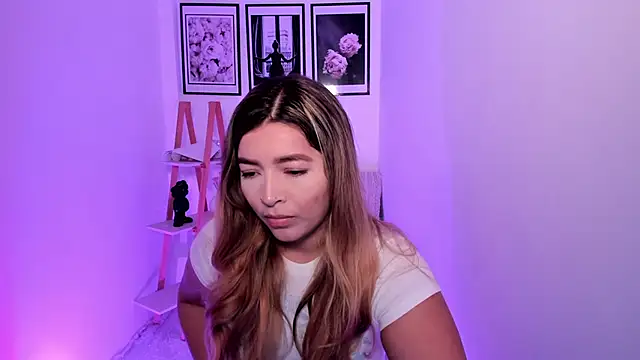 Snapshot of sofihill01 chatting on October 7, 2025, 7:22 pm sofihill01 online show from October 7, 2025, 7:22 pm