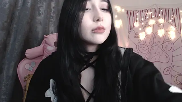 Holy420lolii online show from December 24, 2024, 5:44 pm