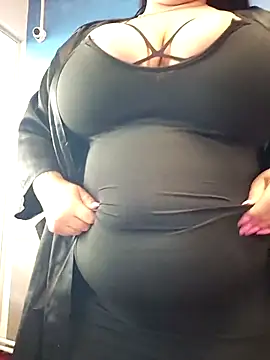 GeorgiaLerox online show from June 19, 2026, 1:04 pm