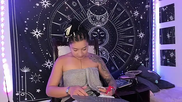 Snapshot of Eva_Lee_ chatting on October 1, 2025, 8:31 am Eva Lee  online show from October 1, 2025, 8:31 am