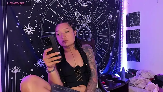 Snapshot of Eva_Lee_ chatting on October 10, 2025, 7:40 am Eva Lee  online show from October 10, 2025, 7:40 am