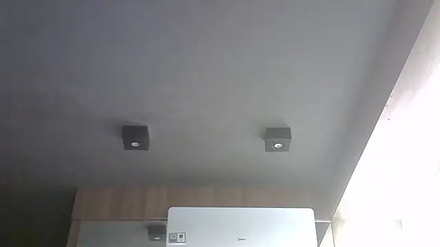 Skinny-Kitten online show from April 18, 2026, 3:32 am