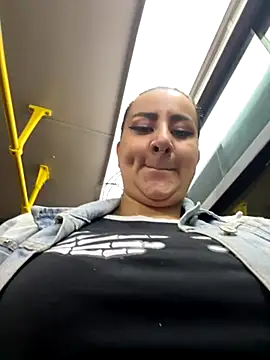 Abril Luv online show from October 24, 2025, 12:08 am