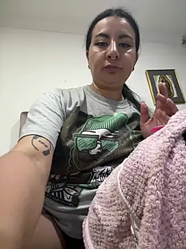 Abril Luv online show from January 12, 2026, 12:49 am