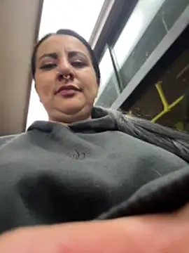 Abril Luv online show from February 20, 2026, 1:02 am