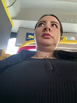 Abril Luv online show from February 27, 2026, 12:16 pm