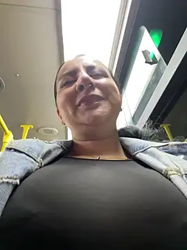 Abril Luv online show from March 12, 2026, 12:39 am