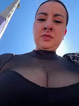 Abril Luv online show from May 9, 2026, 2:11 pm