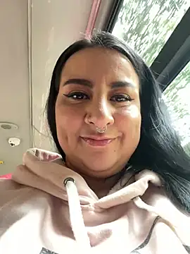 Snapshot of Abril_Luv chatting on June 25, 2026, 12:42 pm Abril Luv online show from June 25, 2026, 12:42 pm