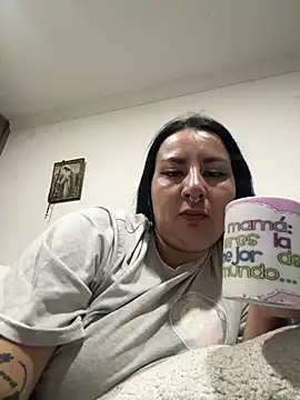 Snapshot of Abril_Luv chatting on July 1, 2026, 1:07 am Abril Luv online show from July 1, 2026, 1:07 am
