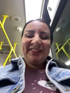 Snapshot of Abril_Luv chatting on July 8, 2026, 1:32 am Abril Luv online show from July 8, 2026, 1:32 am