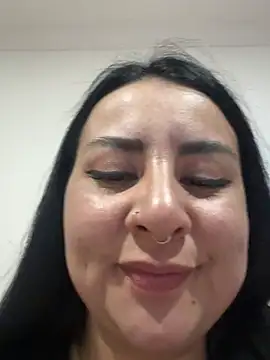 Snapshot of Abril_Luv chatting on July 10, 2026, 2:05 am Abril Luv online show from July 10, 2026, 2:05 am