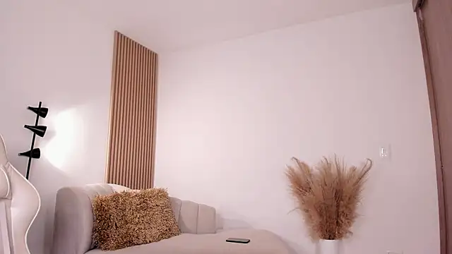 wandathompson  online show from January 28, 2025, 5:14 pm