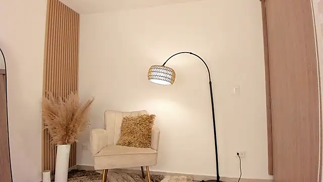 wandathompson  online show from October 28, 2025, 11:03 am