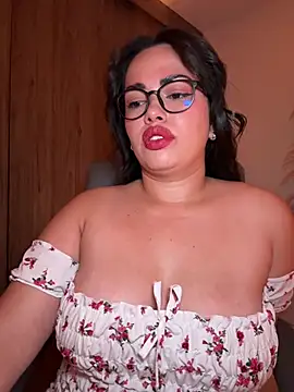 Snapshot of andra_rose chatting on June 12, 2026, 11:14 pm andra rose online show from June 12, 2026, 11:14 pm