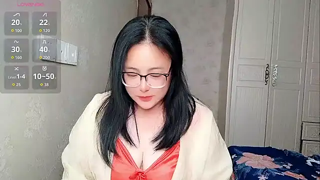 Snapshot of Vivianangn-e chatting on June 11, 2026, 8:12 am Vivianangn-e online show from June 11, 2026, 8:12 am