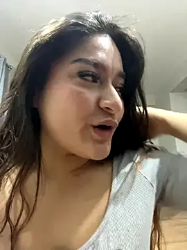 Snapshot of LuceroRm chatting on October 15, 2025, 3:28 am LuceroRm online show from October 15, 2025, 3:28 am