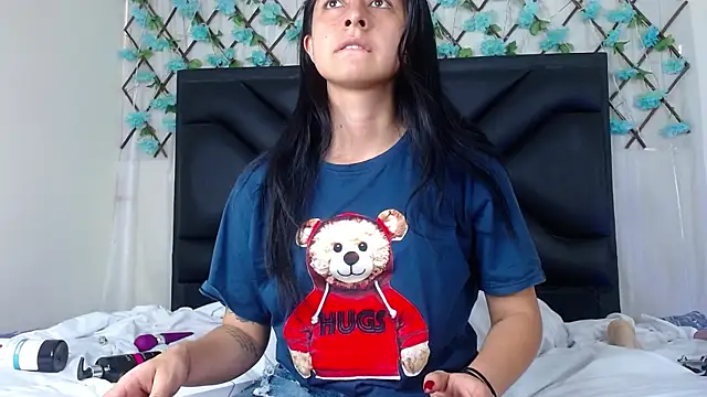 EmmaWilliamss online show from November 19, 2025, 7:58 pm