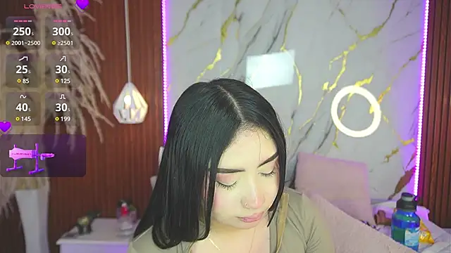 Snapshot of haylie_ chatting on December 6, 2024, 6:48 am haylie  online show from December 6, 2024, 6:48 am
